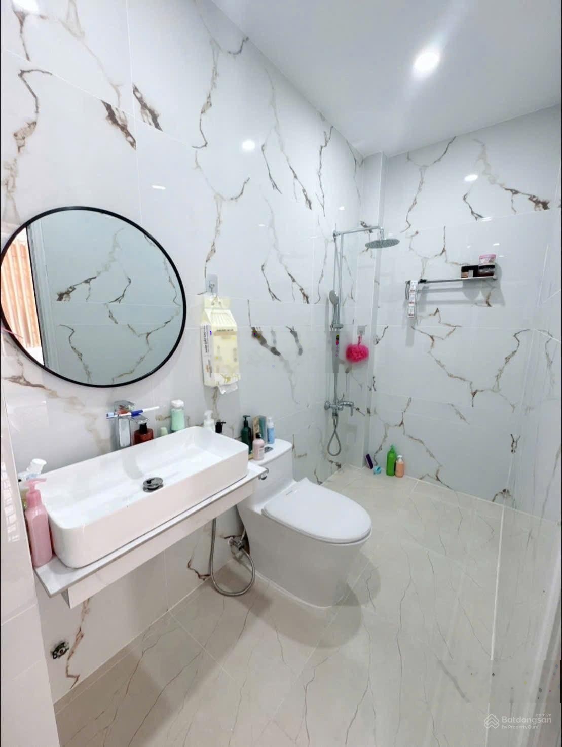 - Nhà 50m , 3 tầng , MT đường 11 , Bình Trưng Tây Q2