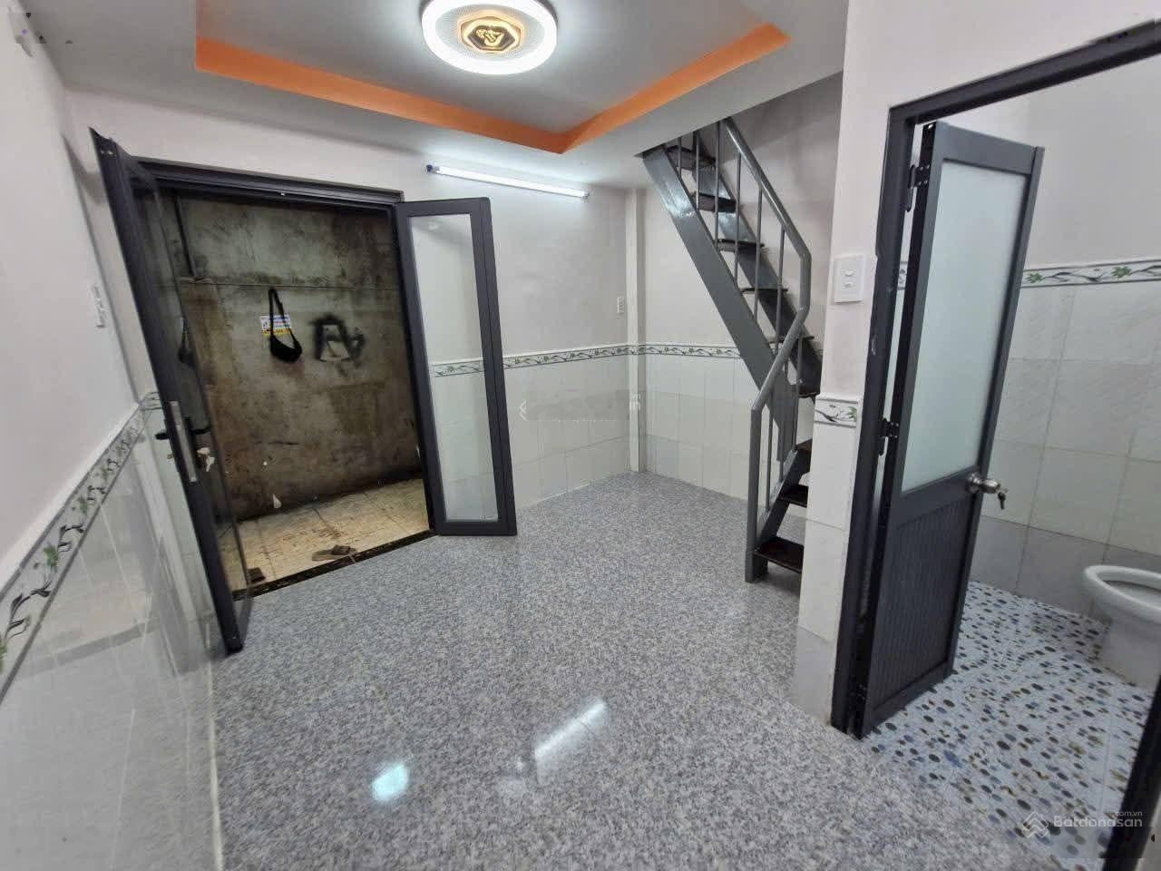 Nhà nhỏ có sổ hồng ủy quyền giao sổ ở nhà bè siêu hiếm