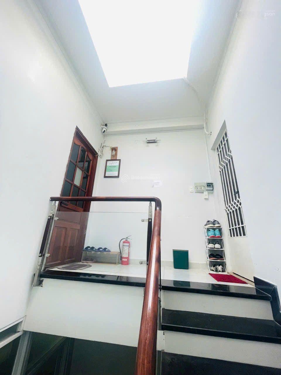 Bán nhà HXH Đề Thám, P.Cầu Ông Lãnh, Q.1 DT: 4 x 18m, CN 61m2 Kết cấu: 3 tầng HĐ thuê sẵn: 30 tr