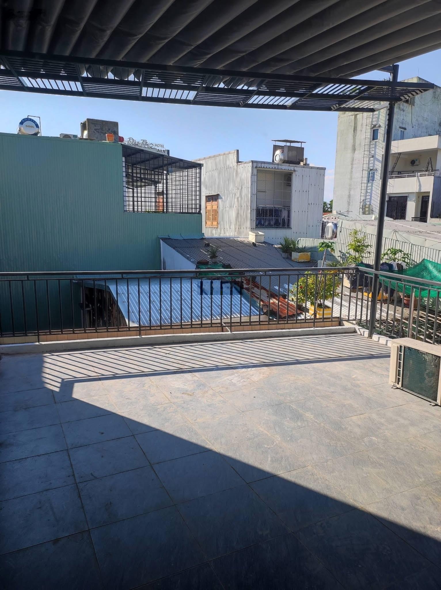 Nhà 2 mê 1 Tum...Đi Kiệt 1/28 Tôn Thất Đạm vào 20m Hướng Tây Dt : 62m2 ngang 5m55 nở hậu 5m66