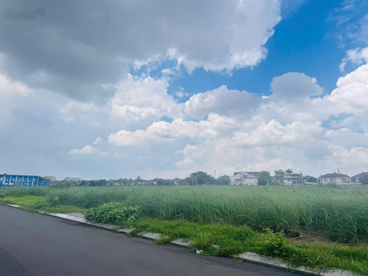 Bán đất nền TĐC Đại Nhân diện tích 5x21 thuộc KĐT Vạn Phúc giá cực tốt chỉ 9,8 tỷ. LH: 0901461505