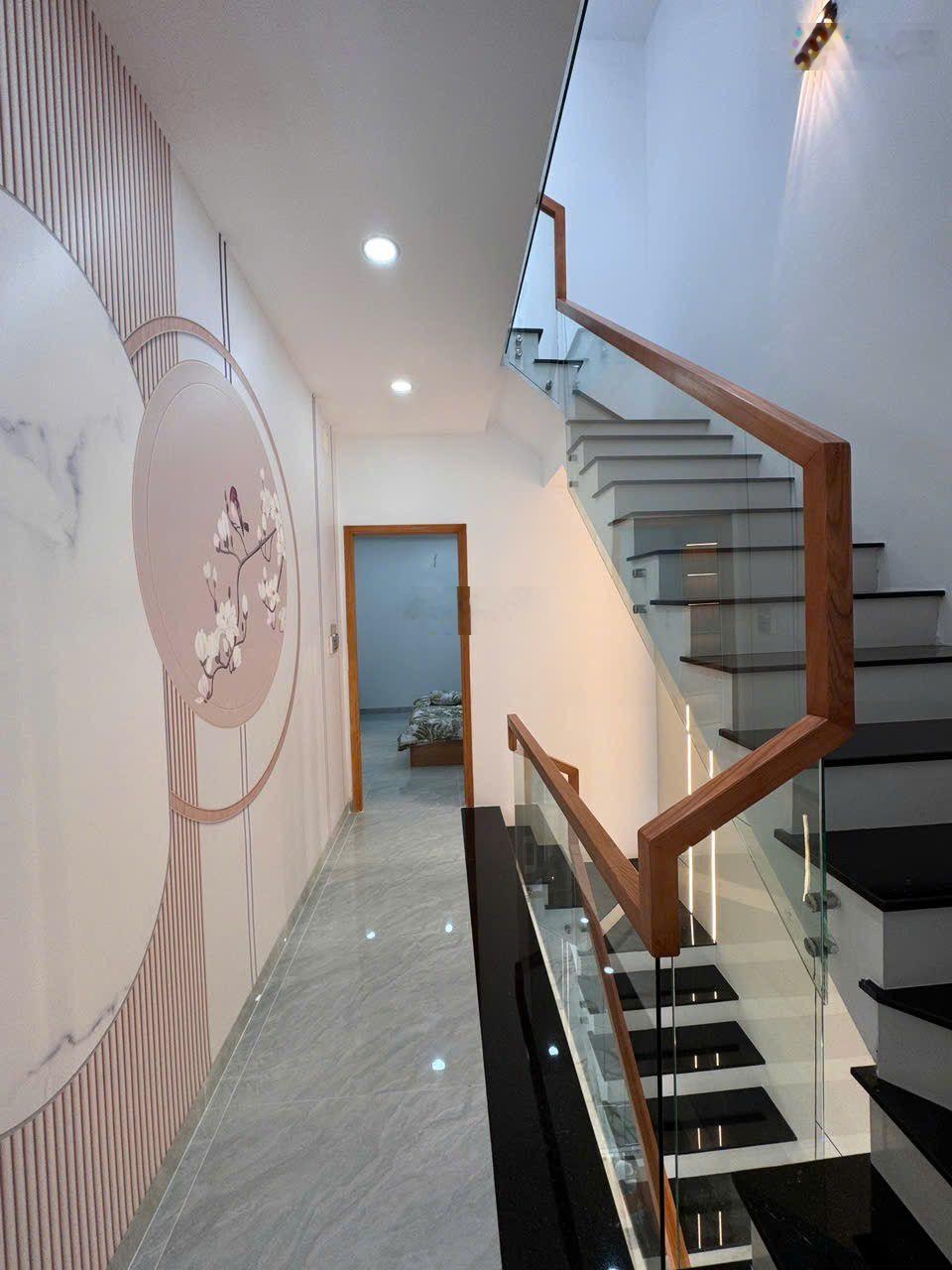 Bán Nhà góc 2 Mặt Tiền Hẻm 8M - BTCT 5 Tầng 6PN tại Tp Hồ Chí Minh - Nhỉnh 7.9x tỷ