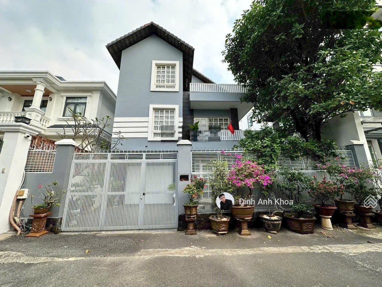 Biệt thự giảm 2 tỷ, Trần Não Quận 2, 12m x 18m = 213m². Giá 35 tỷ, Thuê 70 tr