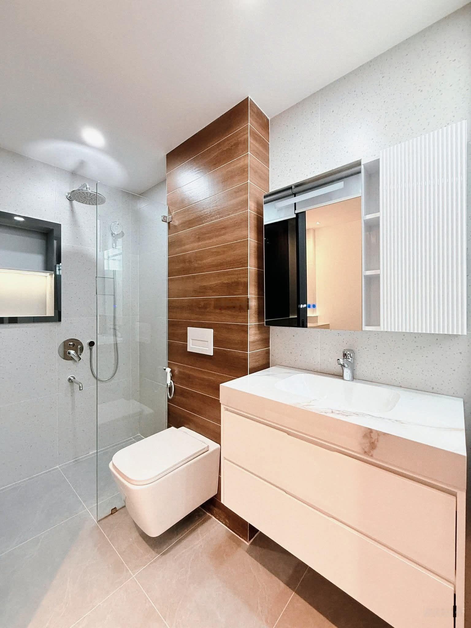 Bán nhà Lê Văn Quới Bình Tân 4x15m 5 tầng full nội thất, đường xe hơi, ngay khu 4 xã