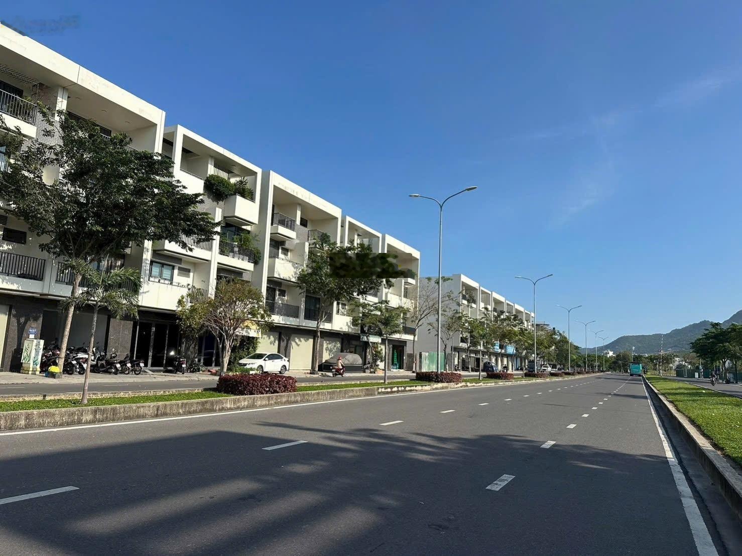 Cho thuê nhà mặt phố 330m2, 4 tầng, chính chủ