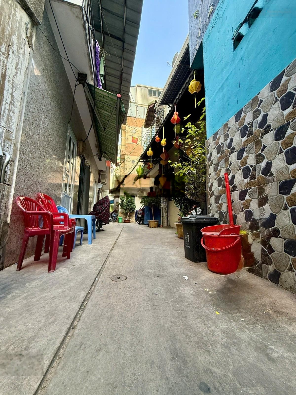 Lô góc c4 - 2 mặt hẻm đề thám quận 1 17m2 - 6m ra mat tien - gần bùi viện - tặng gpxd 4 tầng