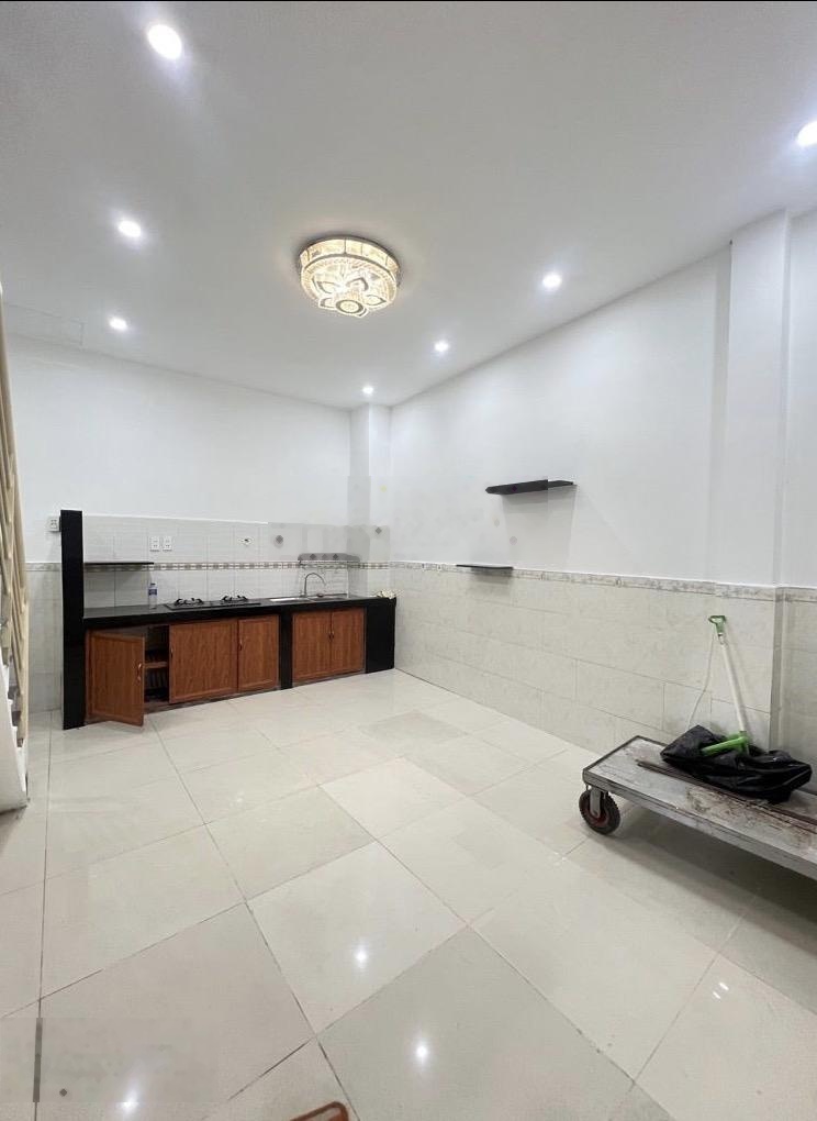 3.95 tỷ - hẻm xe hơi - bùi đình tuý - 4 tầng - 2 pn - ngay chợ bà chiểu