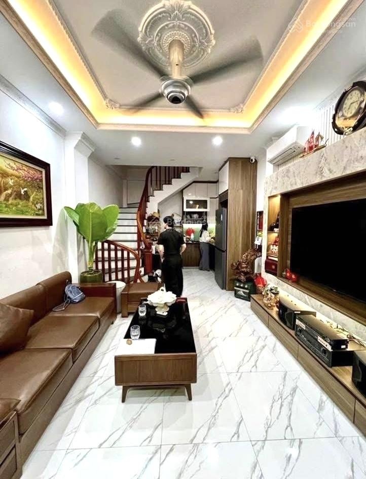 Hơn 7 tỷ nhà đẹp 5 tầng ở ngay Tân Mai- Sát oto tránh-34m