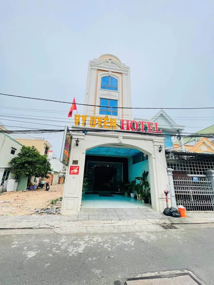 Bán nhanh căn khách sạn Vi Uyên đang kinh doanh ổn định tại hẻm đường 30/4, Vũng Tàu, giá 11.xx tỷ