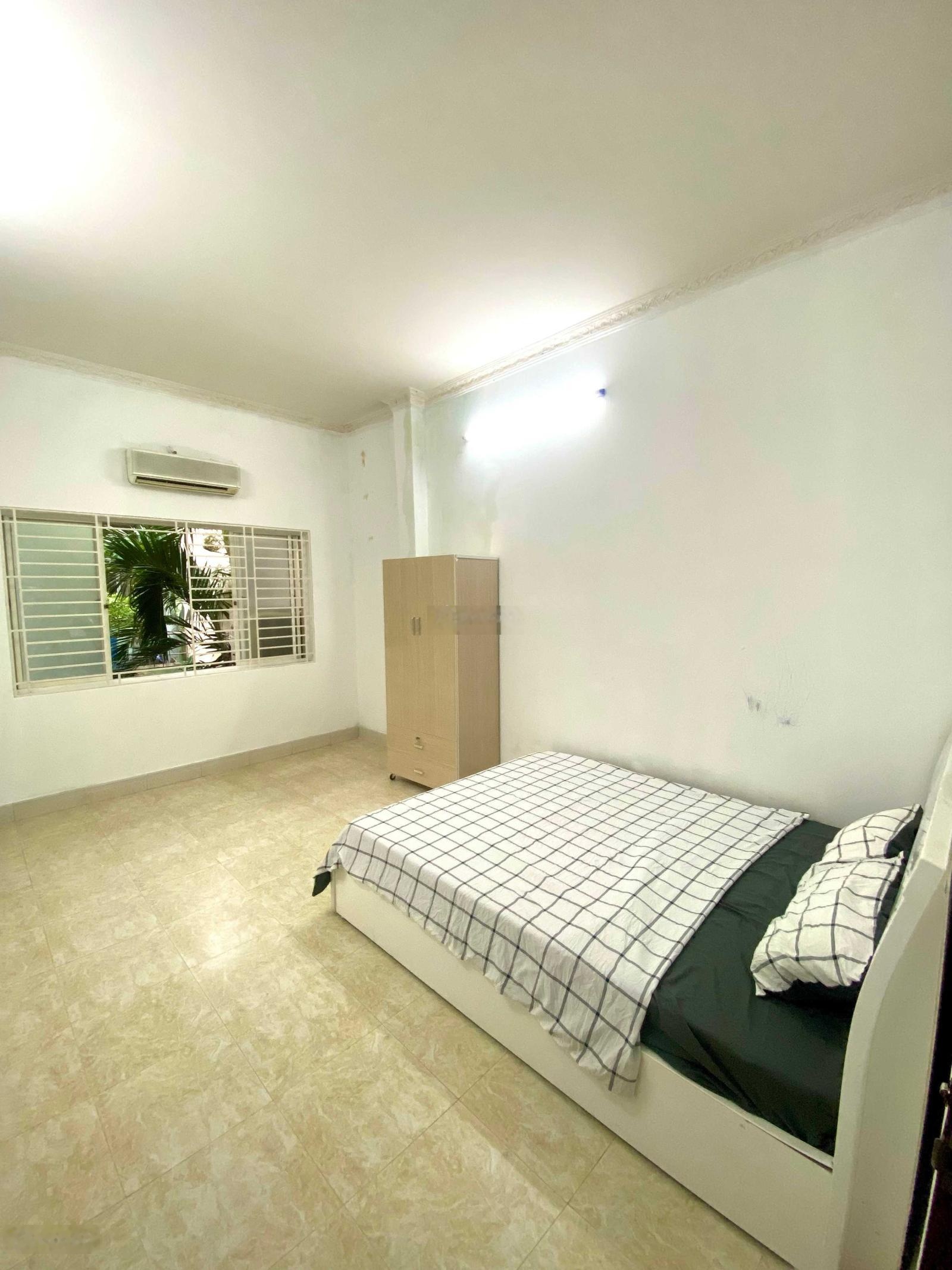 Phòng sẵn nội thất, thoáng mát. Đối diện Emart Phan Văn Trị