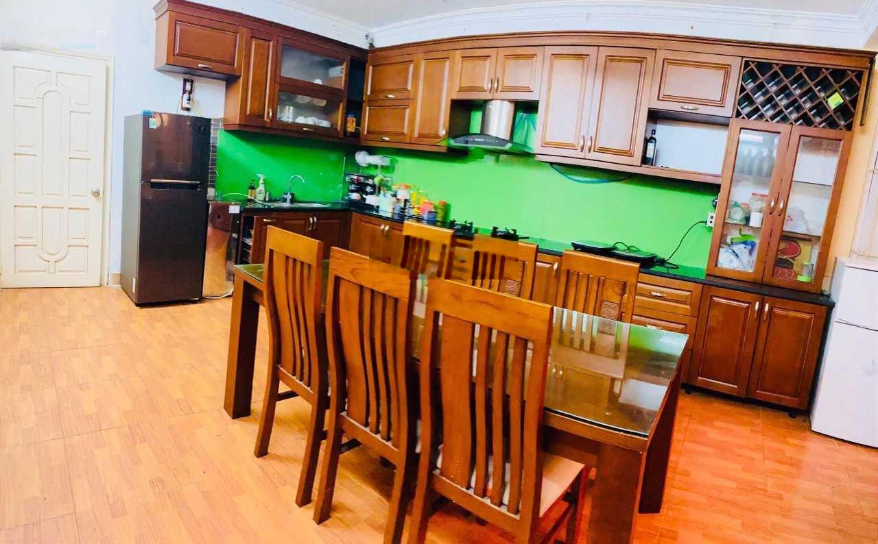 Bên mình có hệ thống homestay - phòng ghép full đồ chỉ cần mang vali đến ở, giá rẻ chỉ 1tr75/1ng/th