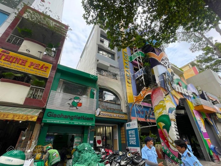 Cho thuê nhà mặt tiền Số 1 Cư Xá Đô Thành, Quận 3. DT: 6x40m 1 hầm, 1 trệt, 5 lầu. DTSD: 1.400m2