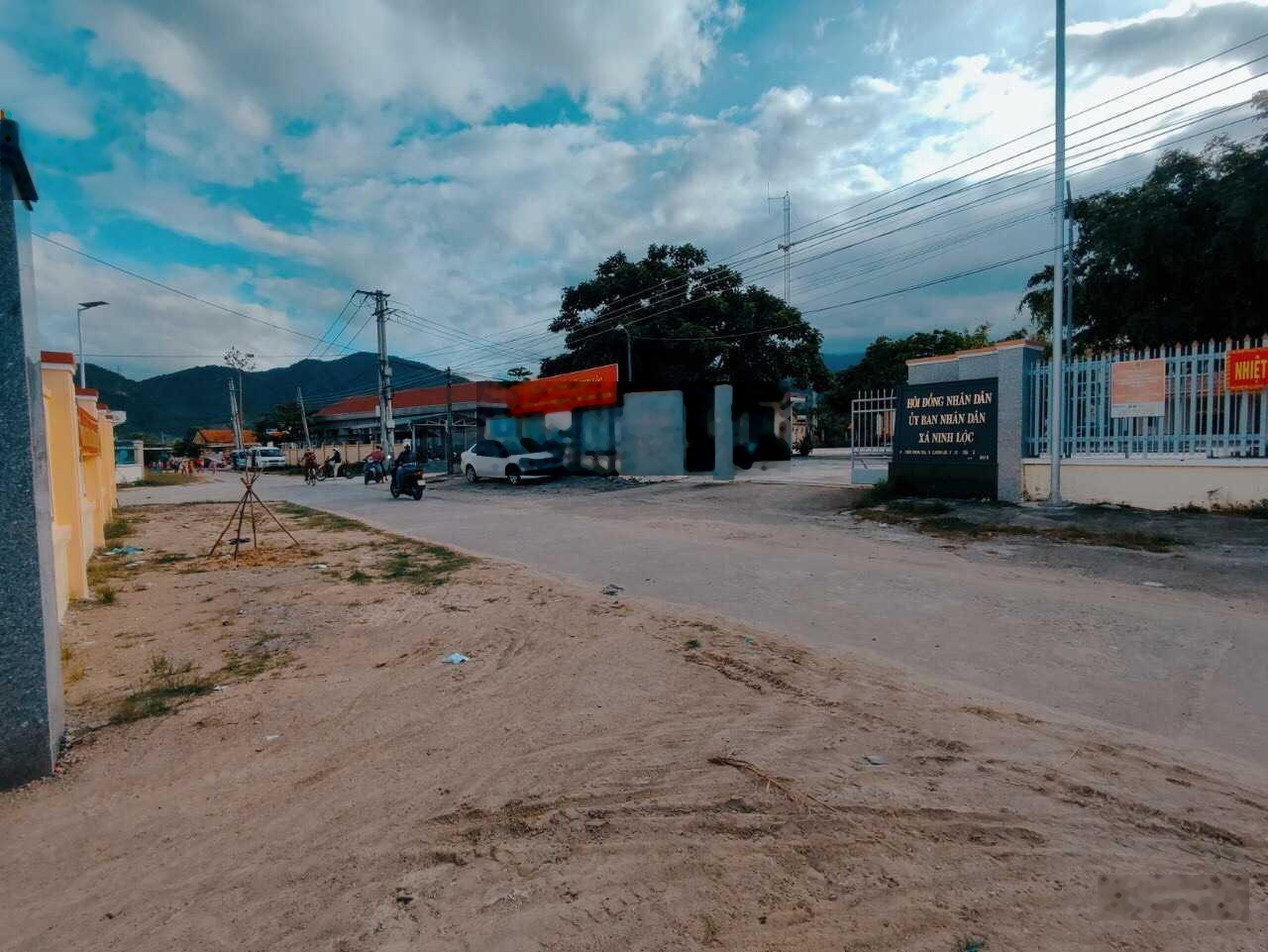 Chính chủ bán đất đẹp đối diện UBND xã Ninh Lộc gần chợ trường nở hậu giá cực rẻ. LH 0947066135