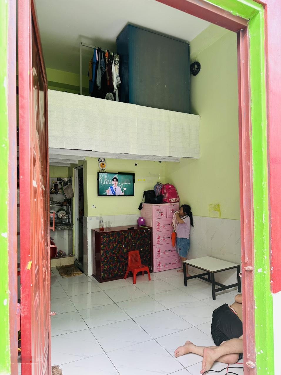 Phòng trọ có gác lửng cho thuê gần chợ Hiệp Thành giờ giấc tự do