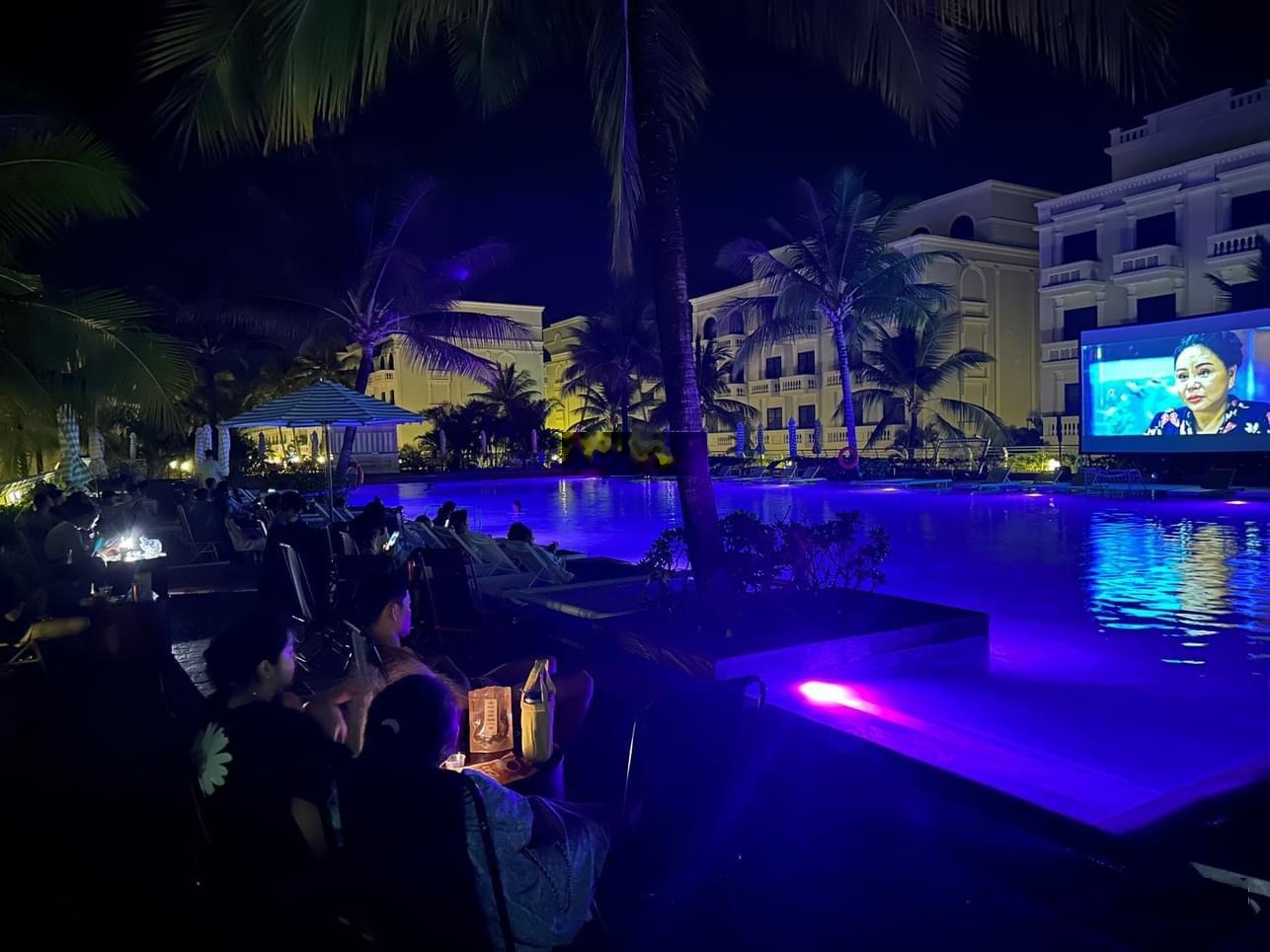 Nhà Phú Quốc 3 căn liền kề, 1 hầm 4 tầng, đã thông 3 căn. Cắt lỗ sâu Phú Quốc. Ra biển vài bước