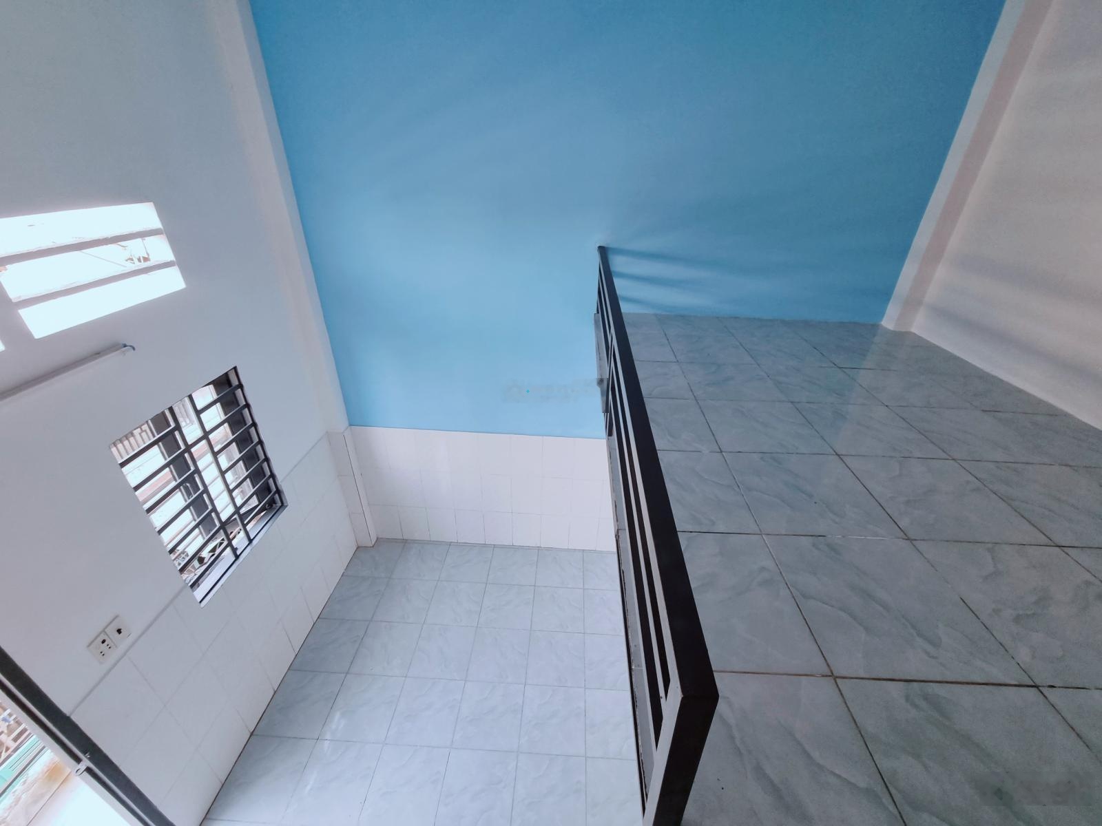 Phòng mới đẹp gần ngã 4 Thủ Đức, Khu CNC, 20m2 có gác, vị trí tiện lợi