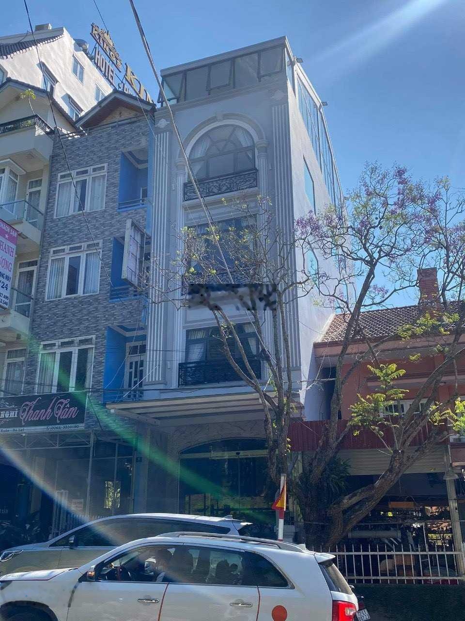 Bán khách sạn 2 mặt tiền Bùi Thị Xuân, view Hồ Xuân Hương và sân golf Đồi Cù, 13 phòng, 35 tỷ