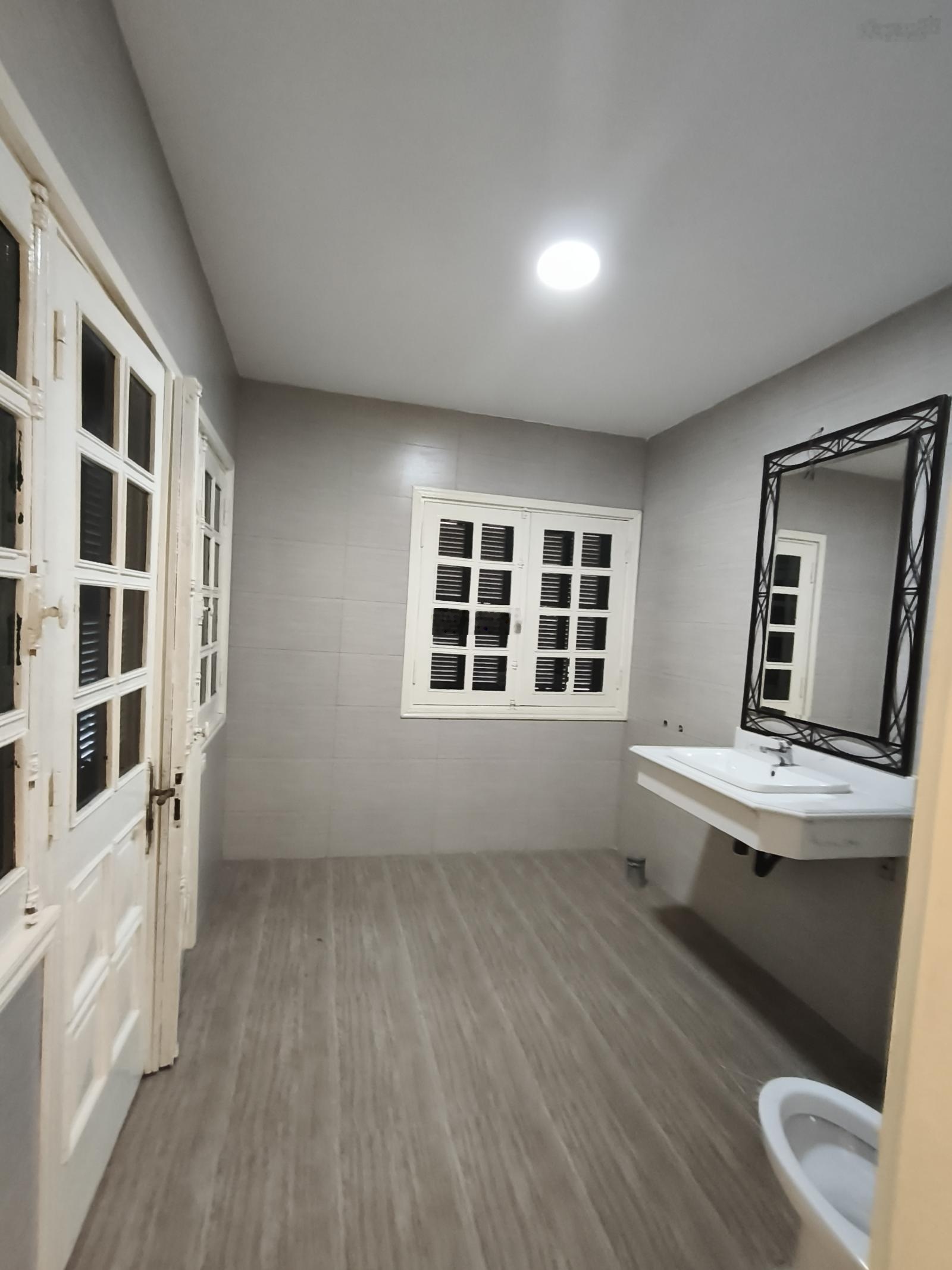 Cho thuê biệt thự 4 tầng diện tích 600m2 mặt tiền 15m mặt Phố Âu Cơ, Tây Hồ, Hà Nội