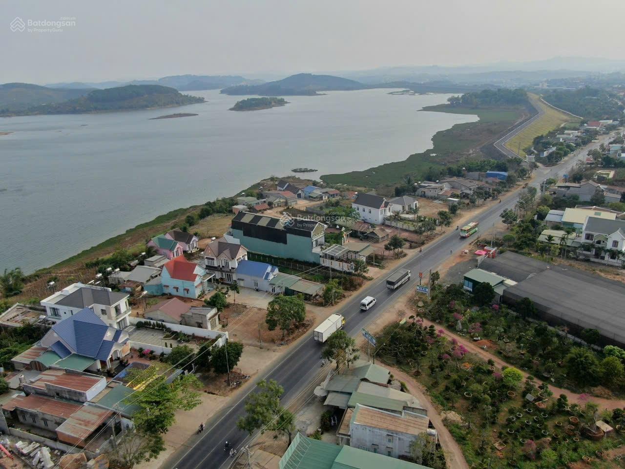 Bán kho xưởng diện tích 4500m2, có sẵn hệ thống kho kiên cố 3500m2