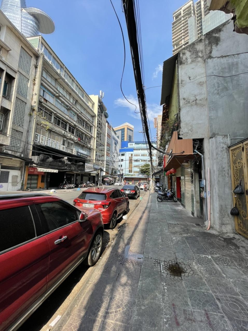 Nằm ngay bên cạnh Ngân Hàng Trung Ương, nhà mặt tiền Nguyễn Công Trứ, Quận 1, 95.3m2 CTXD 6 tầng