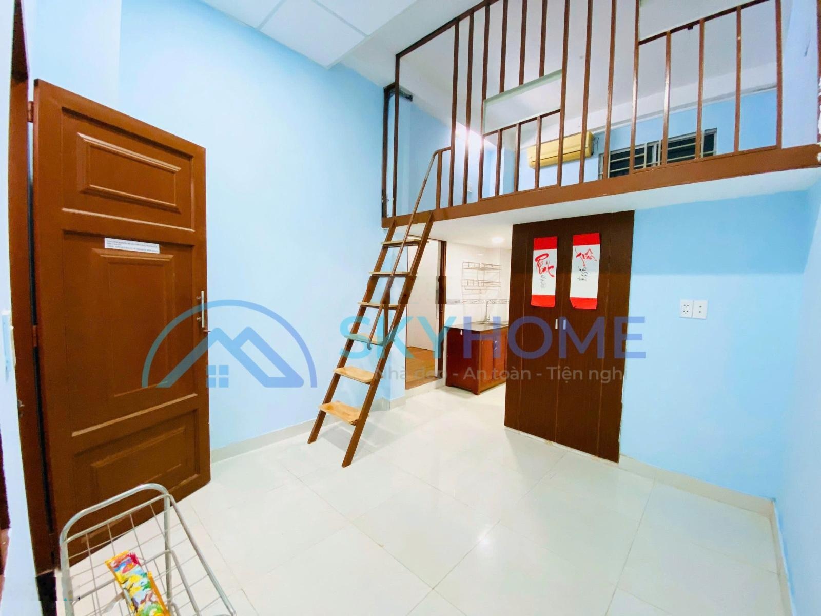 Phòng gác cao đứng được ngay trung tâm quận 7