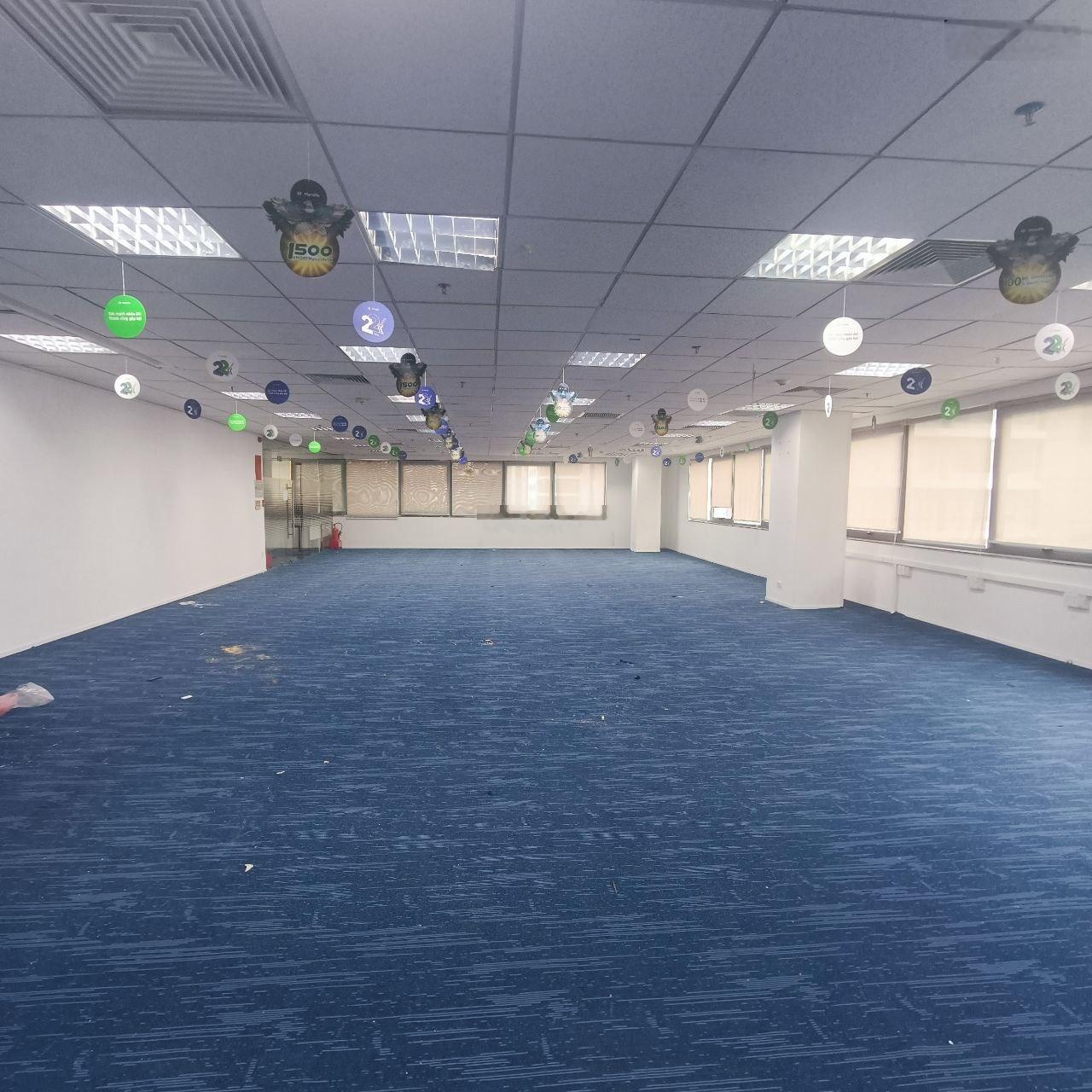 BQL toà Elcom Building - 15 Duy Tân, Cầu Giấy, cho thuê DT từ 100m; 250m; 350m; 800m2 giá 300k/m2