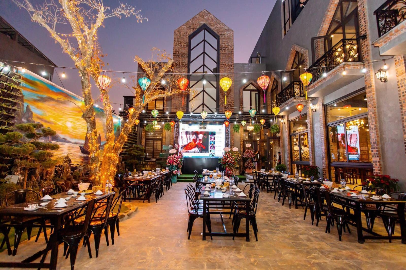 Góc 2MT Nguyễn Tri Phương, vòng xoay Q10, DT: 18x20m. Trệt lầu