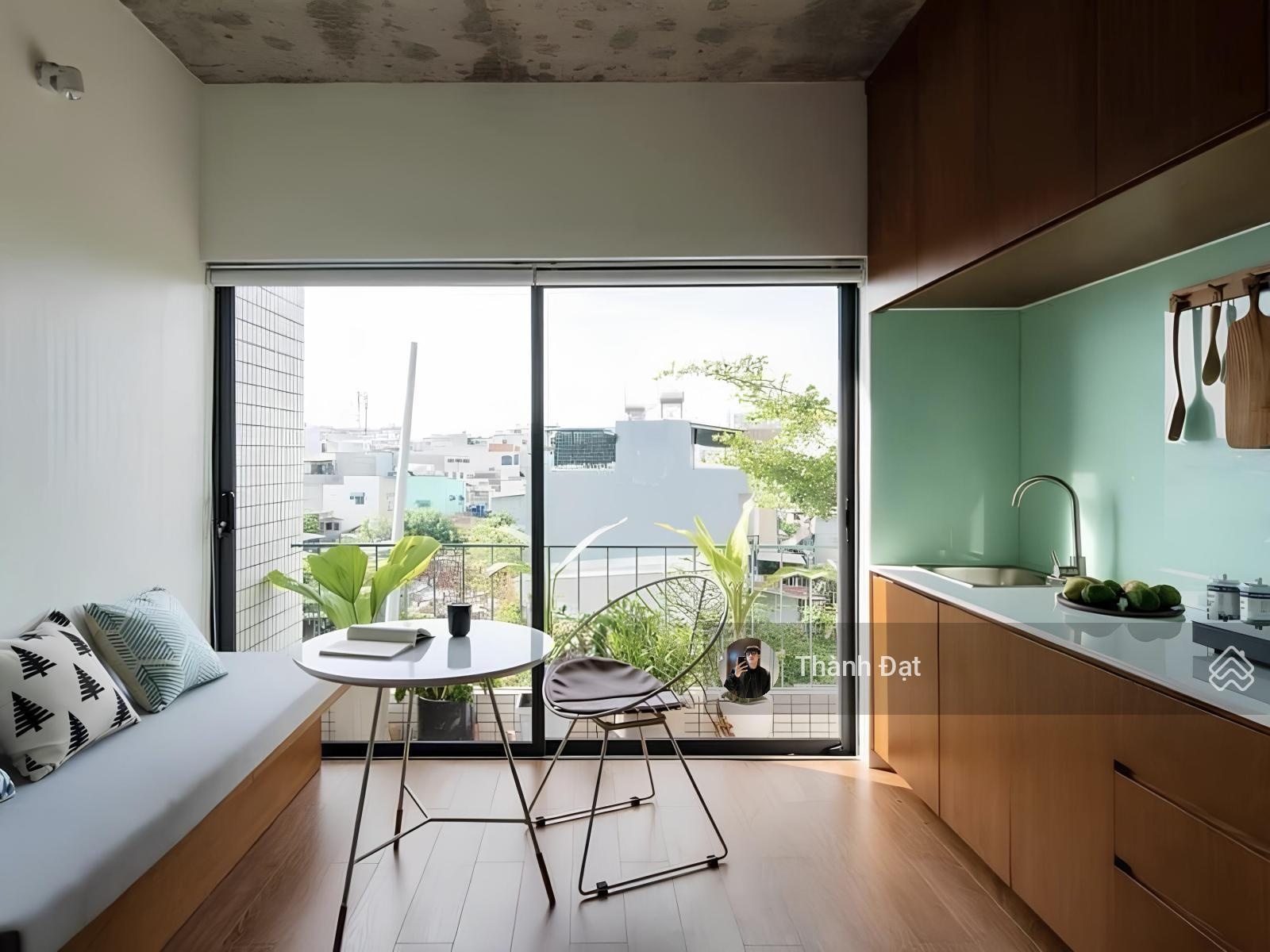 Căn hộ studio tách bếp có ban công cửa sổ thoáng, diện tích 40m2 - full nội thất, gần Cầu Thủ Thiêm