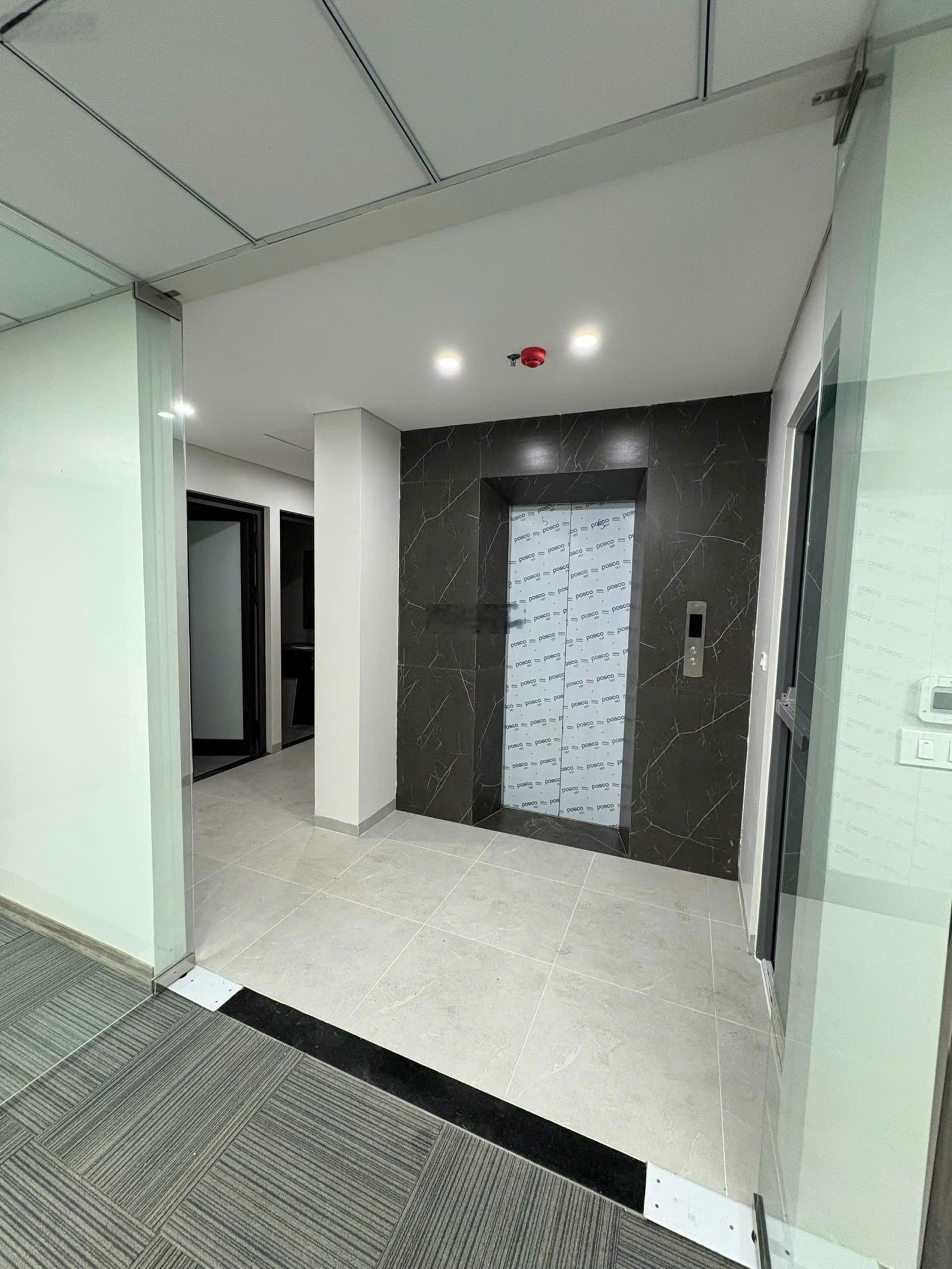 Chính chủ tôi cần cho thuê toà nhà mặt phố Lê Văn Lương - Nhân Chính 130m2 x10T 1 hầm giá 100tr