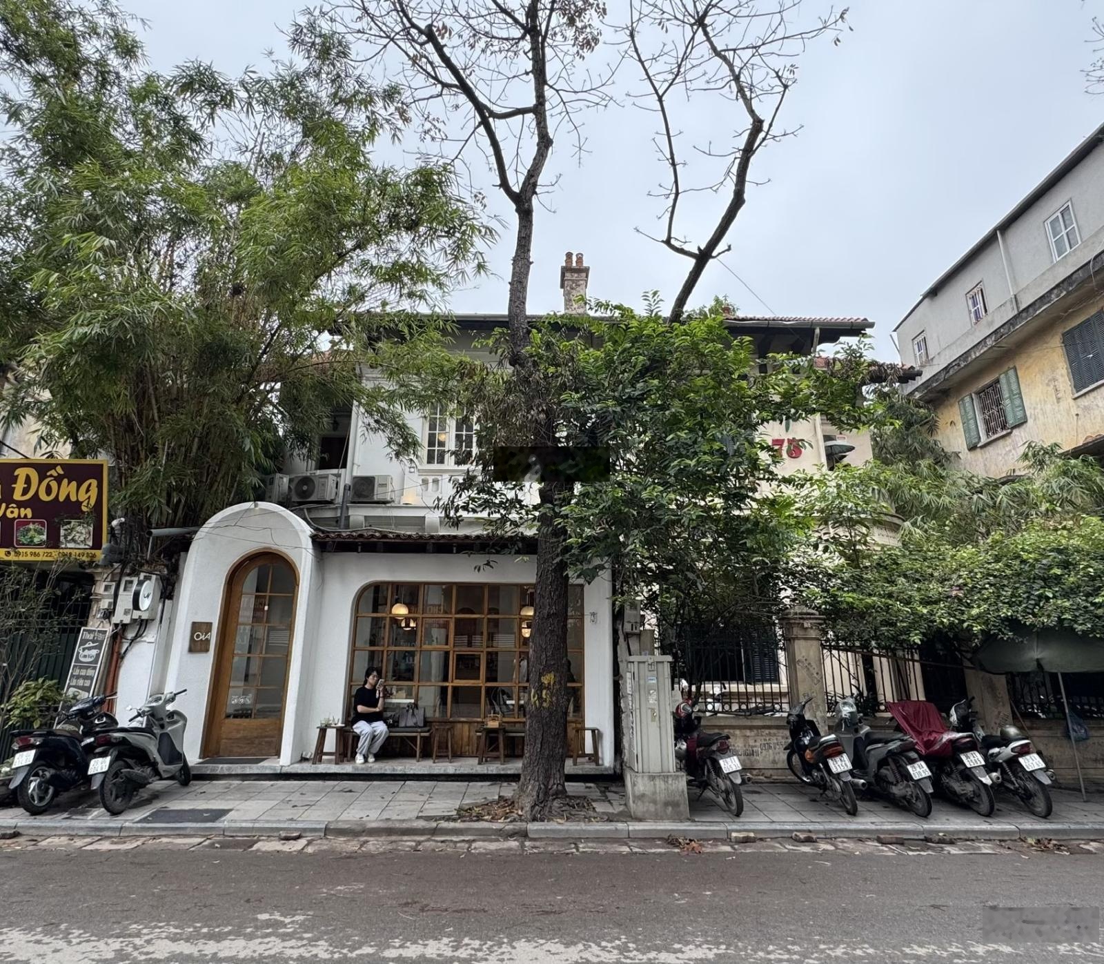 Bán nhà mặt phố Hàn Thuyên cực đẹp, 291m2, mặt tiền 12m siêu khủng chỉ 155 tỷ