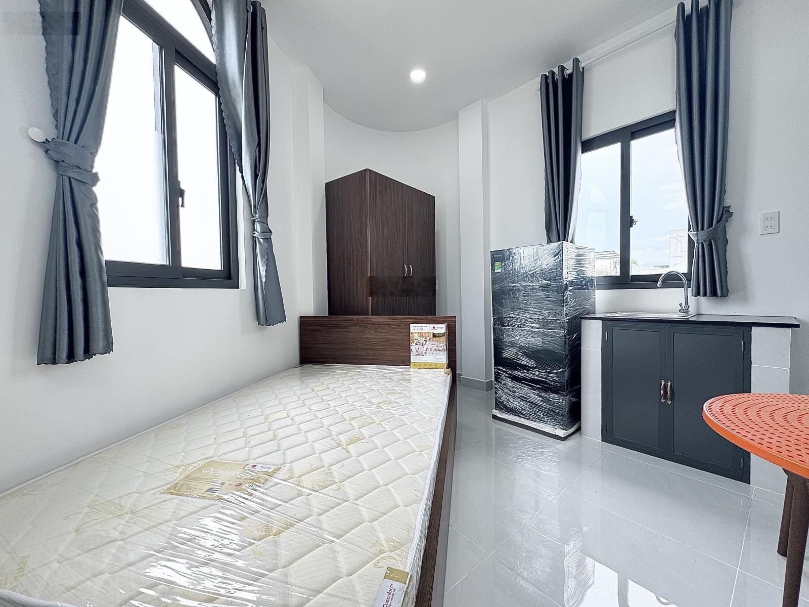 Chính chủ khai trương phòng studio full NT có thang máy cửa sổ trời ngay BV Gia Định siêu thoáng