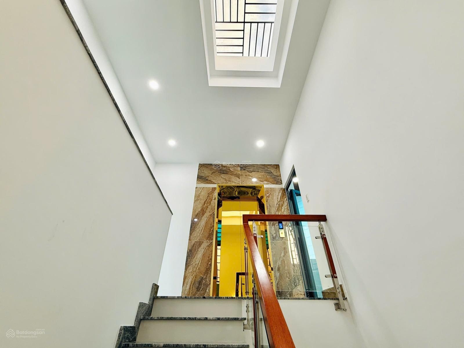 Nhà 4 tầng, bề thế ngang 6m thang máy, đường 7m thông Phạm Văn Bạch-Tân Sơn ngay nhà ga T3, P15, TB