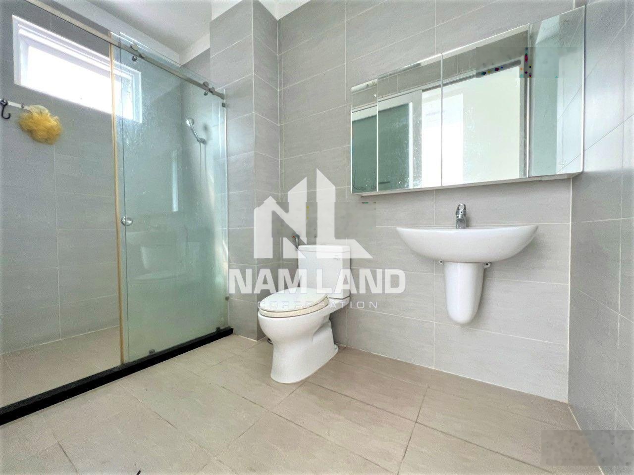 Cho thuê nhà 4 tầng 4 phòng lớn gần Cục thuế HCM, công viên Cao Đức Lân hướng Đông Nam để ở, VPCT