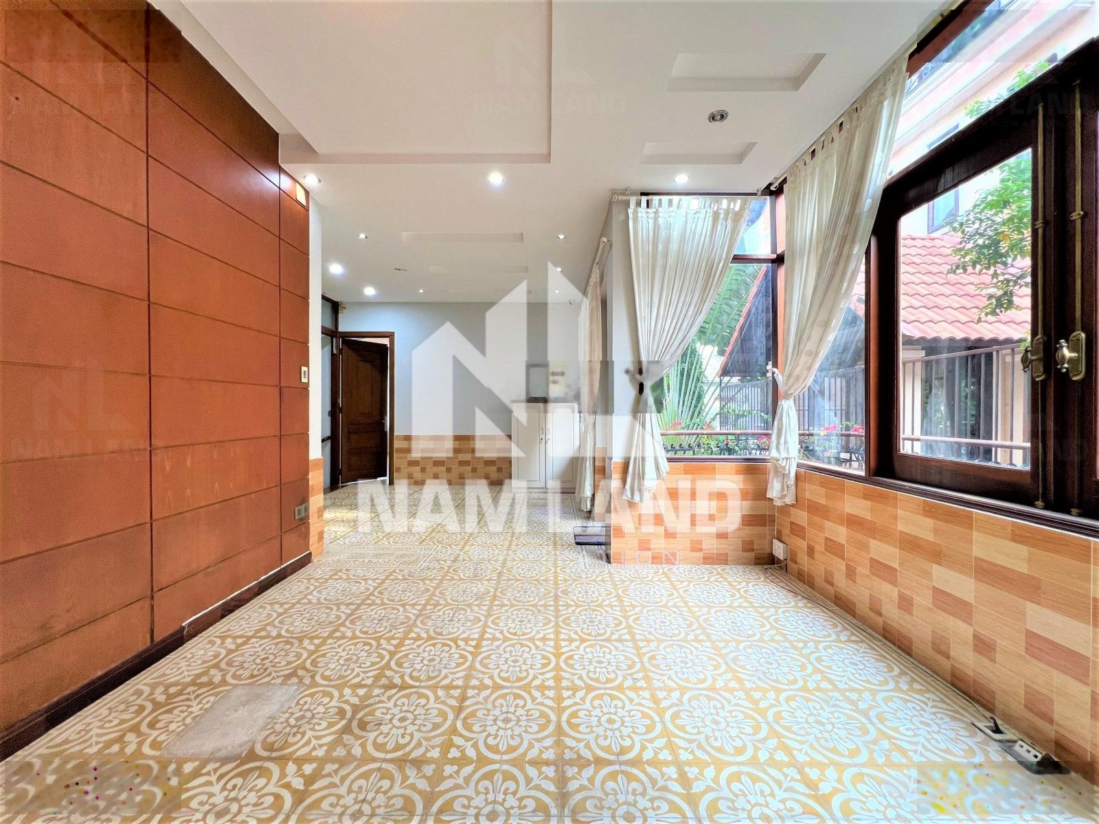 Cho thuê nhà compound Nguyễn Văn Hưởng gần sông Sài Gòn bảo vệ 24/24 gara 3 lầu 4 phòng làm vp,ở gđ