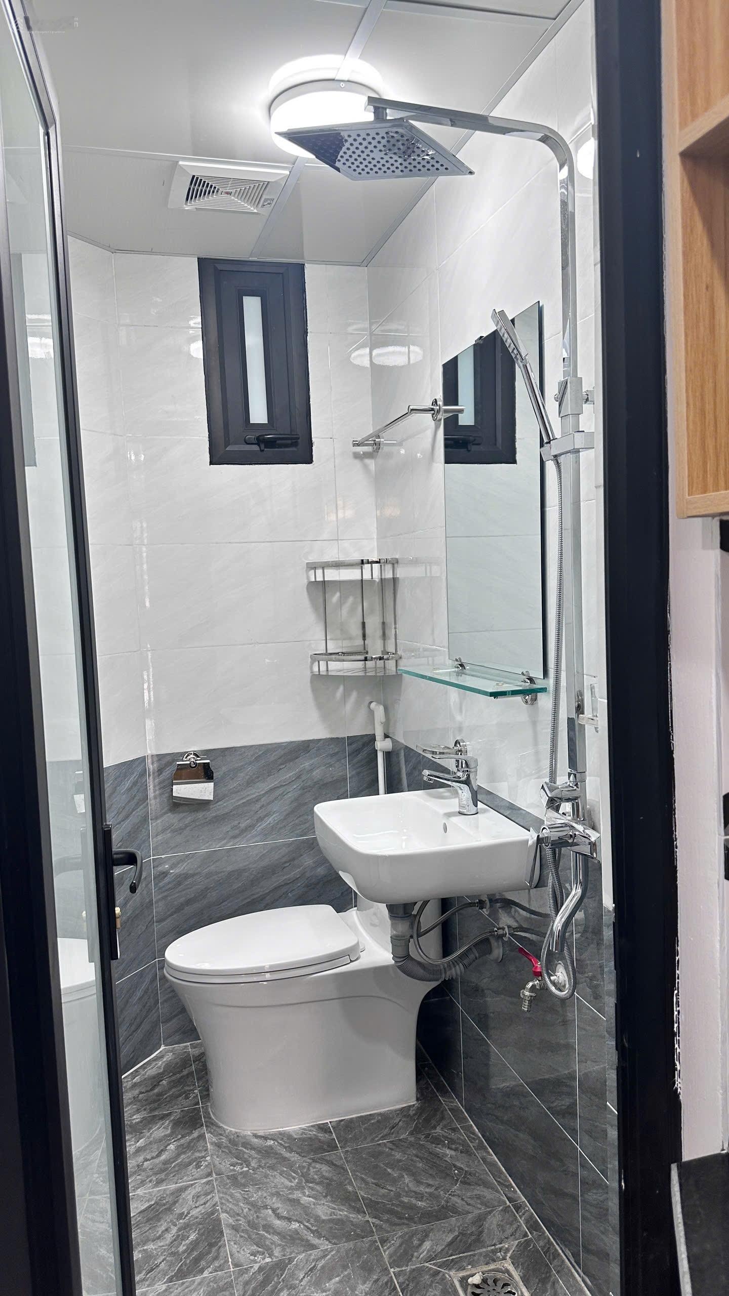 Giảm sốc 1 tỷ, toà CHDV phố Chùa Láng - Pháo Đài Láng, Đống Đa, 80m2, 7T, 21P full NT. DT 120tr/th