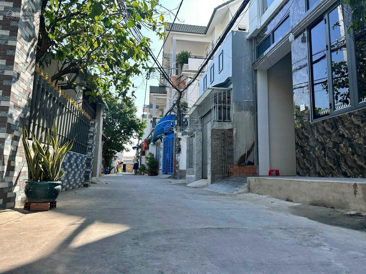 Chủ gửi bán lô đất 5x18m, cạnh chợ, gần ủy ban phường, đường xe hơi, giá 1 tỷ 600tr