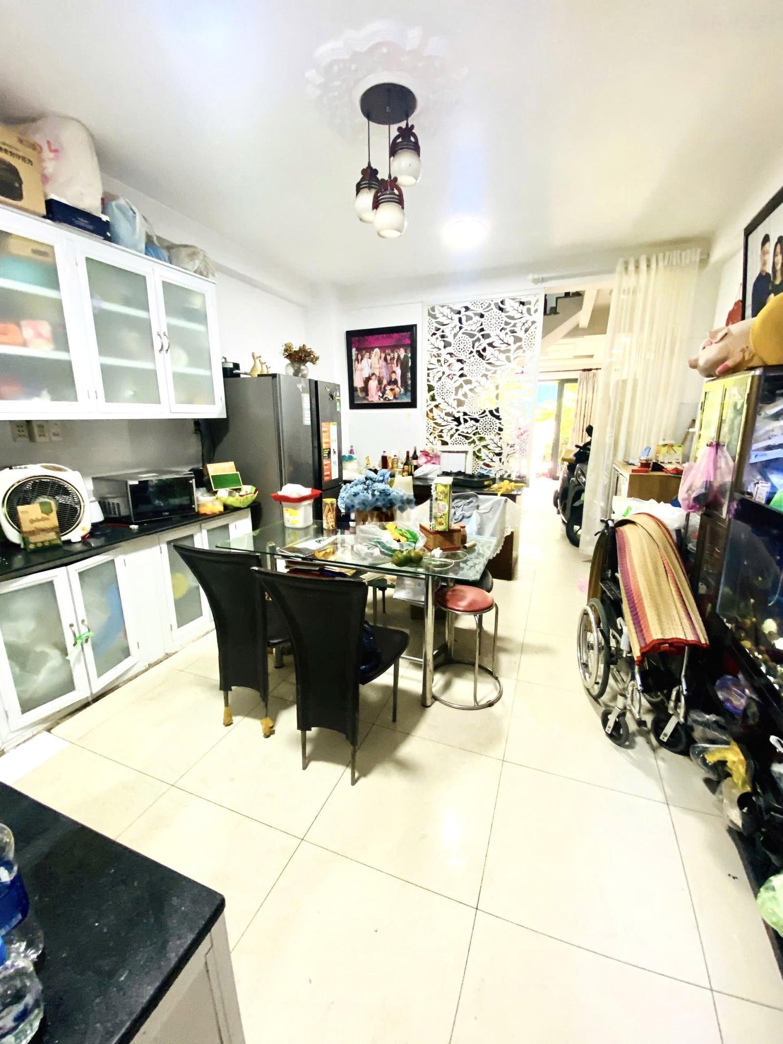 Bán nhà ngay ngã 5 - 70 m2 hẻm oto 5 m cạnh mặt tiền quang trung.