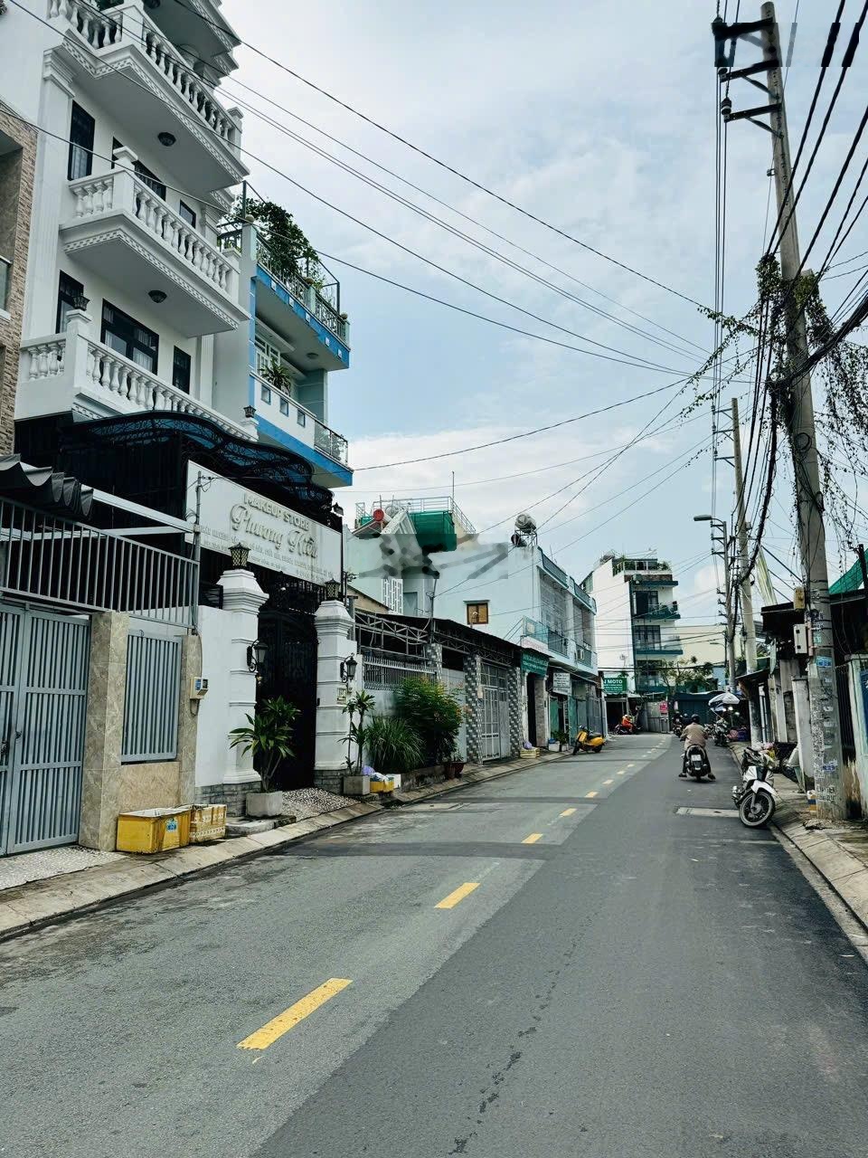 Cần bán vài lô đất mặt tiền đường 42, và Nguyễn văn giáp phường Bình Trưng Đông, Q2. TP Thủ Đức