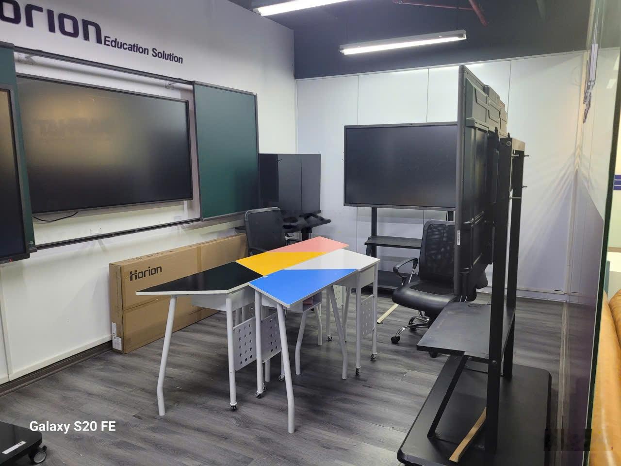 BQL Comatce Tower 61 Ngụy Như Kon Tum cho thuê VP 200m2 có cắt nhỏ 100m2, 150m2 nhượng nội thất