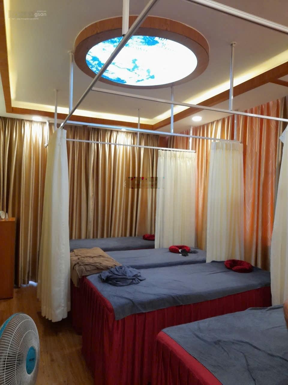 Nhà 3 tầng, mặt tiền Hùng Vương gần Trần Quang Khải * Phố Tây TTTP Nha Trang