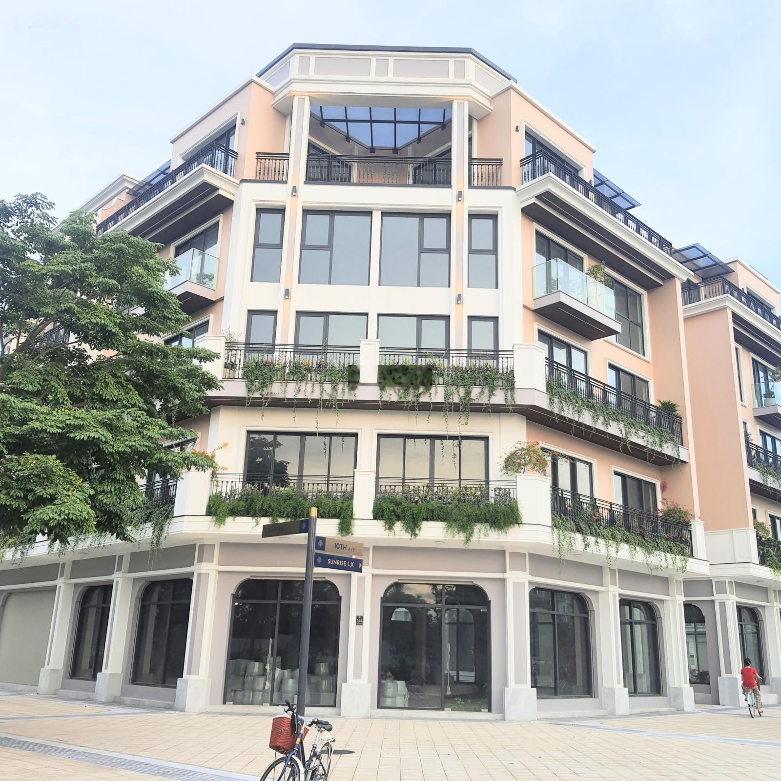 Bán căn nhà 200m2*5 tầng, vị trí view công viên, nhà 2 mặt đường, khu đô thị The Manor