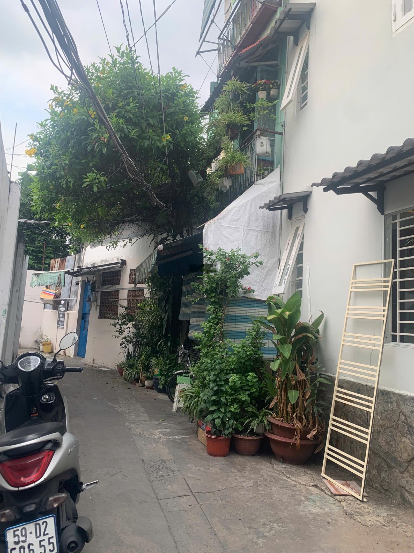 Bán nhà ngay trần bình trọng cách hẻm xe hơi vài căn 4 tầng btct 3 pn giá 4.85 tỷ TL