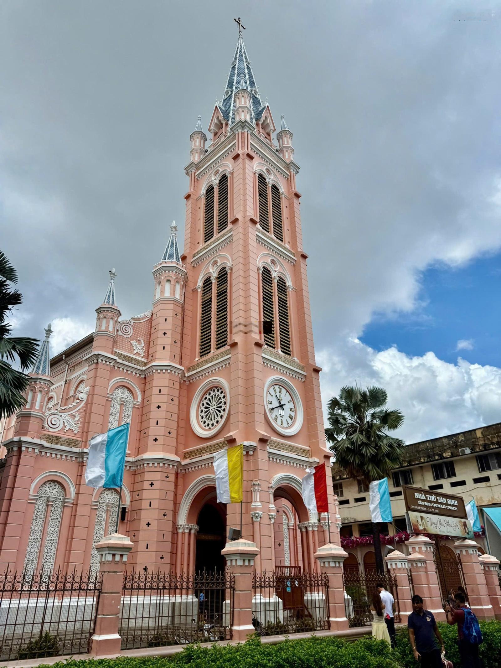 Tòa Khách Sạn Xây Mới, 5m x 30m, Hầm 7 Tầng, Mặt tiền đối diện Nhà Thờ Tân Định, HĐT 180 triệu/th