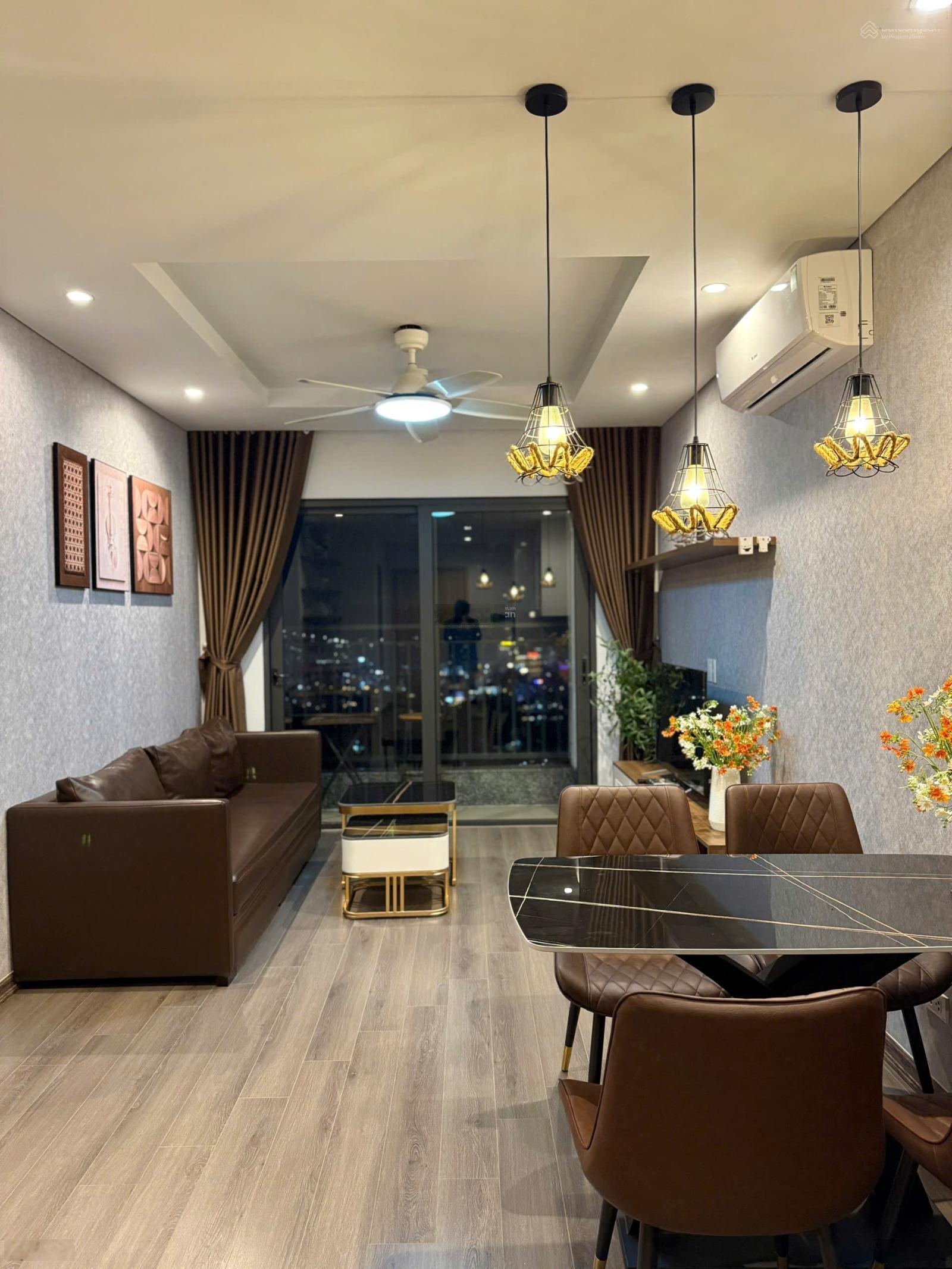 Cần bán căn 2PN 2VS CC Bim 30 tầng mặt đường Hoàng Quốc Việt, nội thất trẻ đẹp nhà mới giá 2tỷ700