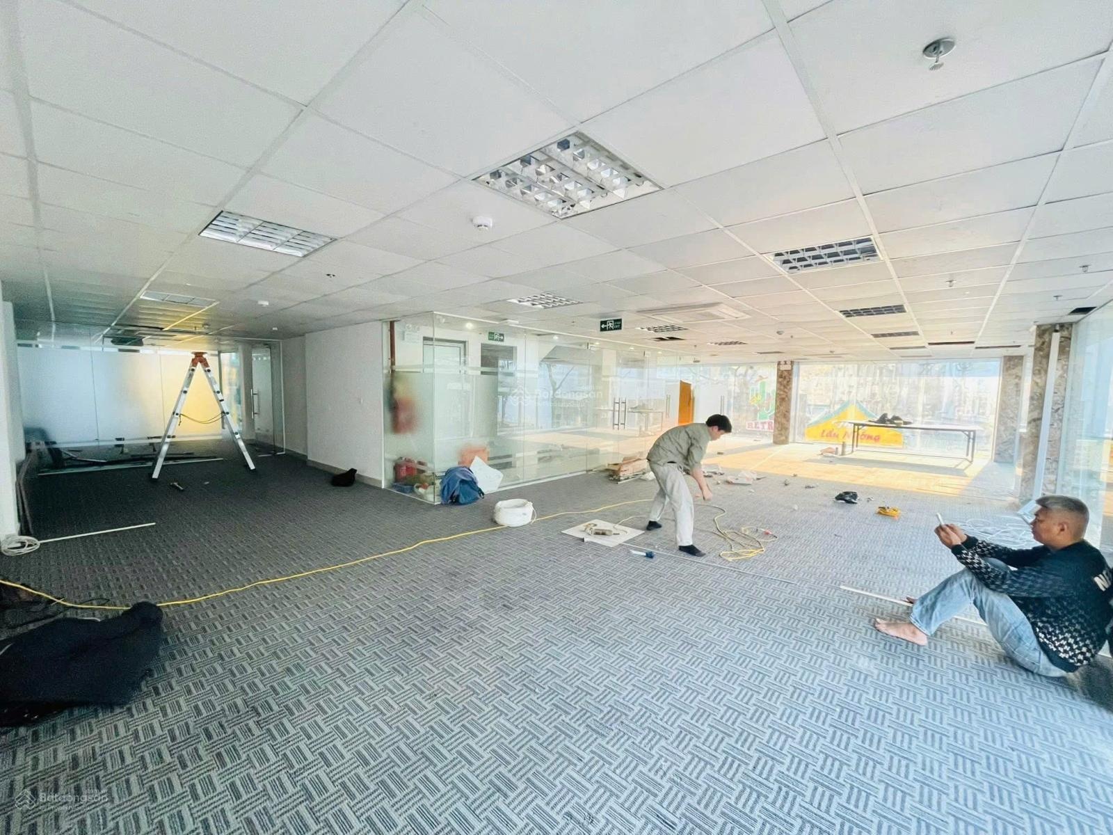 Cho thuê văn phòng 185m view samsung, lô góc đẹp nhất ngoại giao đoàn