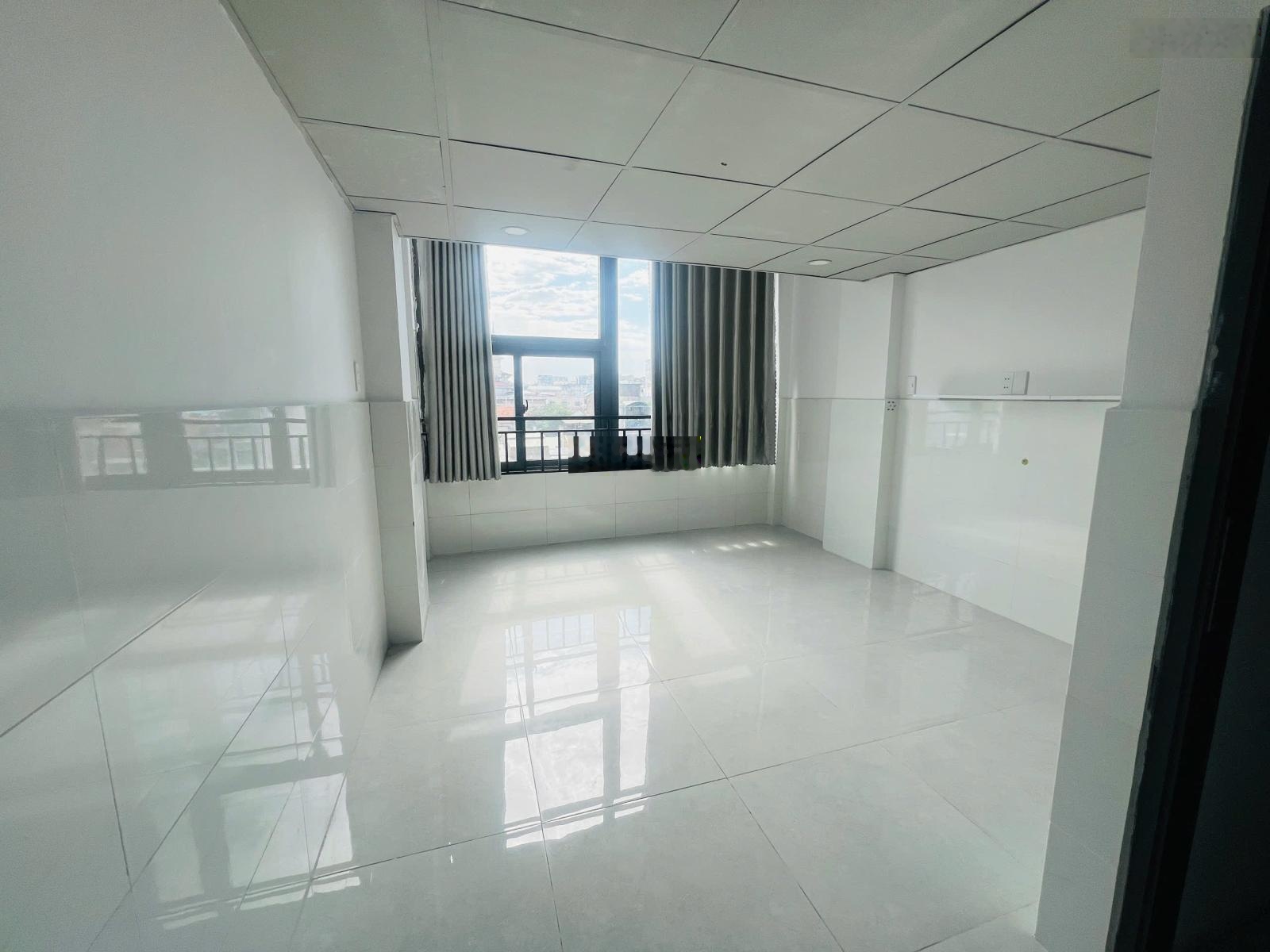 Nhà mặt tiền Nguyễn Văn Nghi 5 tầng BTCT hoàn công đủ, giá 8 tỷ 2 bớt lộc