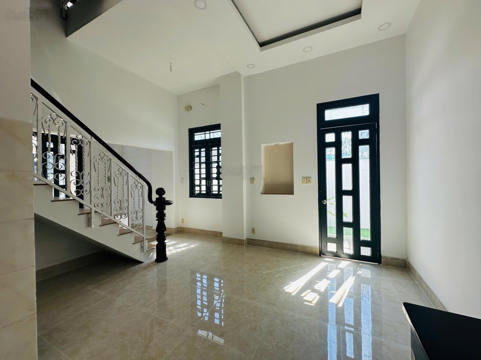 Nhà SHR 81m2,oto Kia vào nhà, cách MT 15m gần ngã 4 Vườn Lài,sân vườn mát lành ngập ánh sáng, BTCT