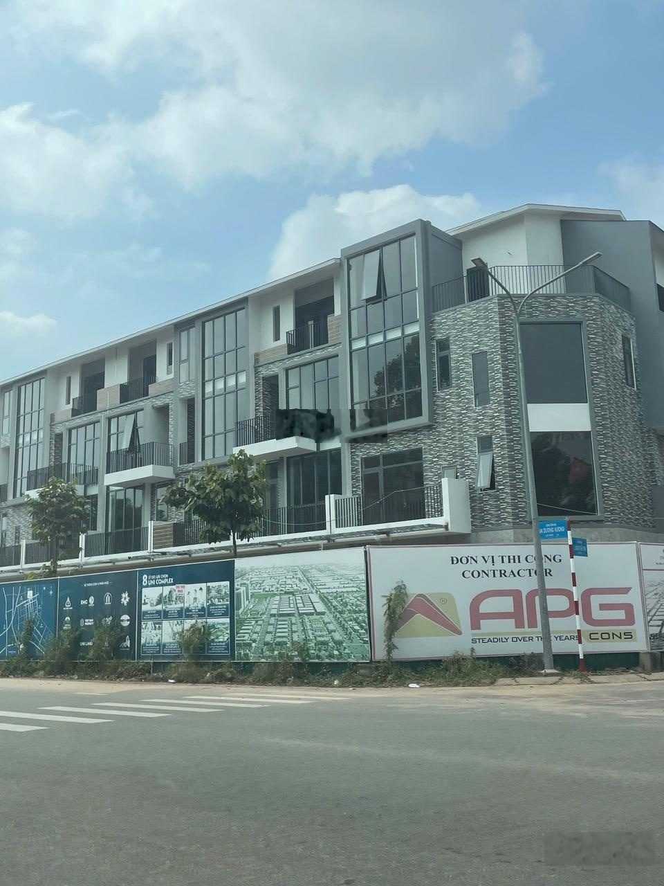 Shophouse Uni Complex 1 trệt 3 lầu, 5,65 tỷ, 2 mặt tiền An Dương Vương-Bùi Thị Xuân, TP Thủ Dầu Một