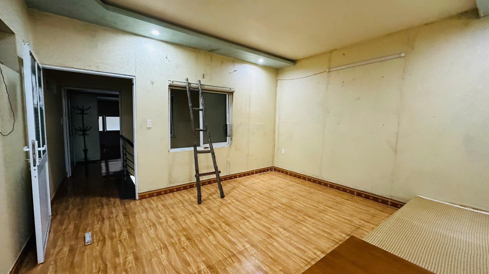 Nhà trục chính khu phân lô 15 Khúc Thừa Dụ - 90m2 - mặt tiền 4,5m - 2 tầng - giá cực tốt 5,6 tỷ