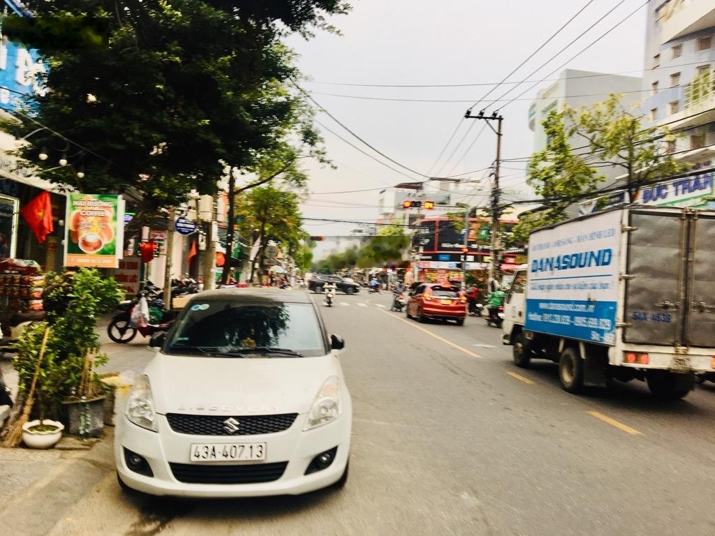 Bán đất tặng nhà C4 mặt tiền Núi Thành, TT Hải Châu, 165m2, MT 6.4m giá 15,9 tỷ. Vị trí ngay cv